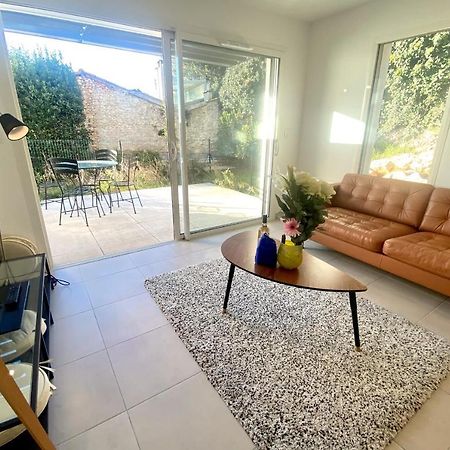 Apartament Roche Blanche - Terrasse Et Parking Nîmes Zewnętrze zdjęcie