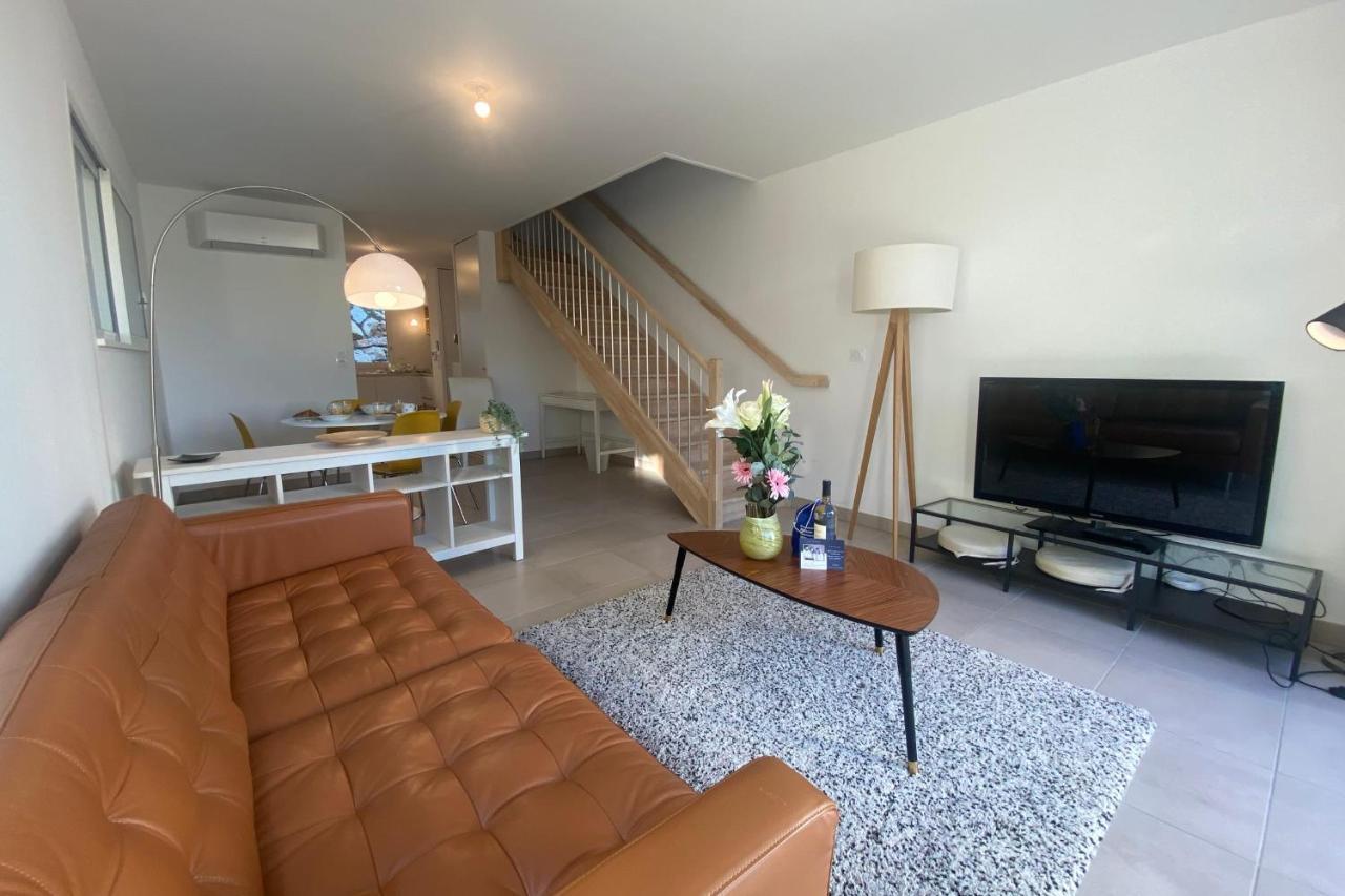 Apartament Roche Blanche - Terrasse Et Parking Nîmes Zewnętrze zdjęcie