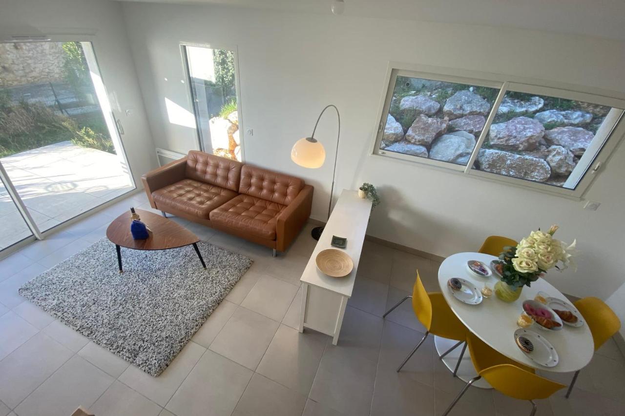 Apartament Roche Blanche - Terrasse Et Parking Nîmes Zewnętrze zdjęcie