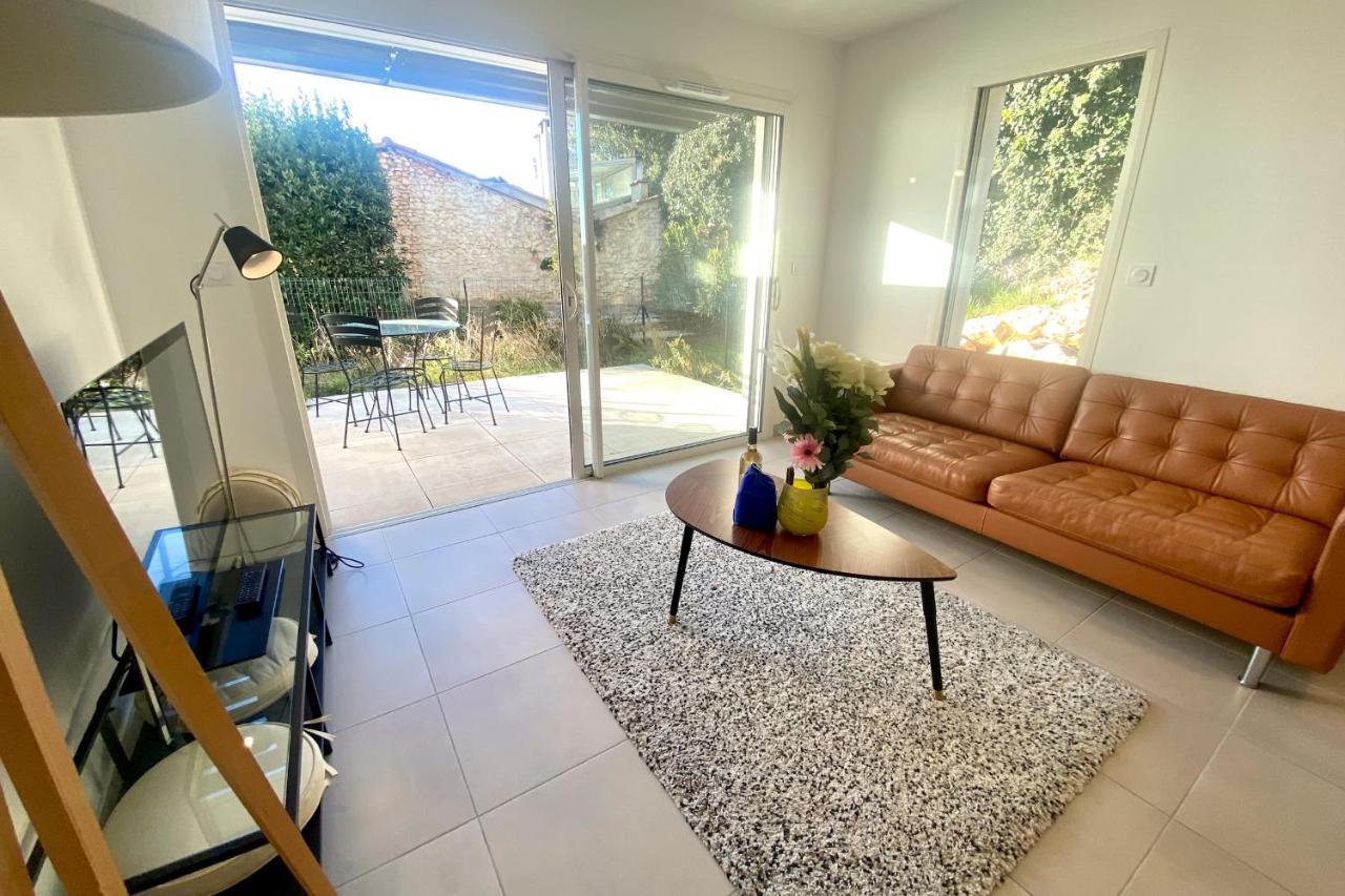 Apartament Roche Blanche - Terrasse Et Parking Nîmes Zewnętrze zdjęcie