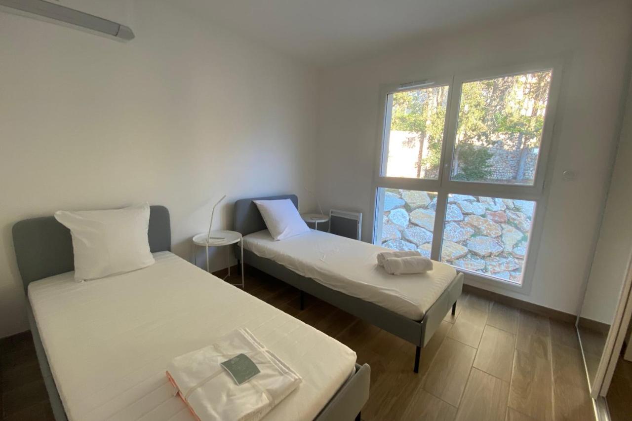 Apartament Roche Blanche - Terrasse Et Parking Nîmes Zewnętrze zdjęcie