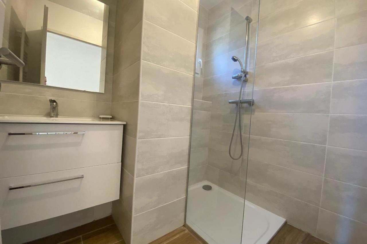 Apartament Roche Blanche - Terrasse Et Parking Nîmes Zewnętrze zdjęcie
